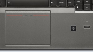 Jedną z głównych zalet Lenovo ThinkPad W540 jest wygodna, wyspowa klawiatura oraz wysoki poziom kultury pracy – komputer działa bezgłośnie